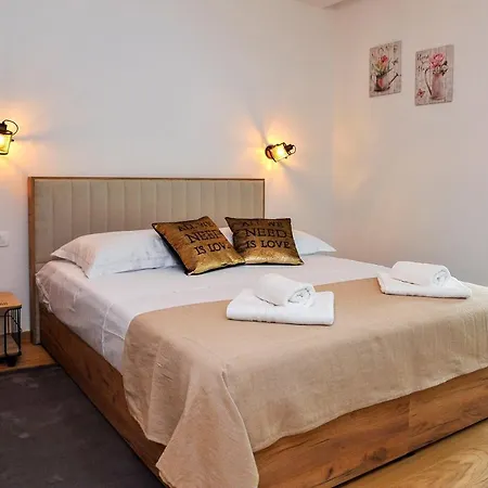 Apartment Carruba *